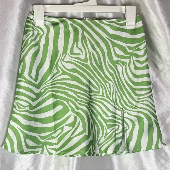 Princess Polly Green Zebra Print Mini Skirt Size 2 Y2K Party Clubwear - Picture 2 of 8